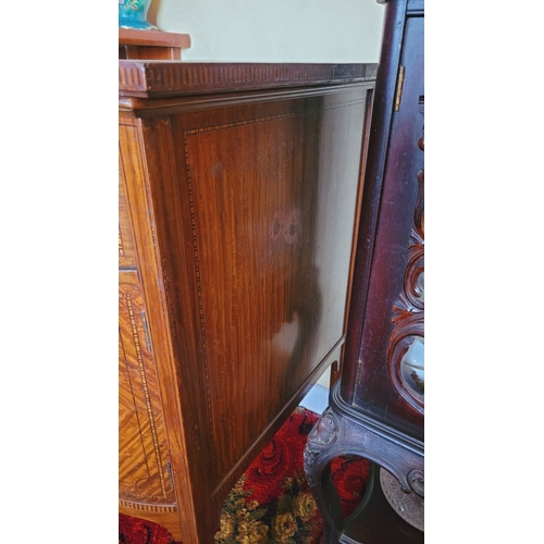 137 - A NEATLY SIZED VERY GOOD QUALITY INLAID BOW FRONTED MAHOGANY INLAID CABINET, the deep cabinet is dec... 