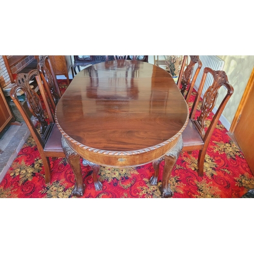 138 - A VERY GOOD 19TH CENTURY IRISH CHIPPENDALE STYLE SOLID QUALITY MAHOGANY OVAL SHAPED DINING TABLE, wi... 