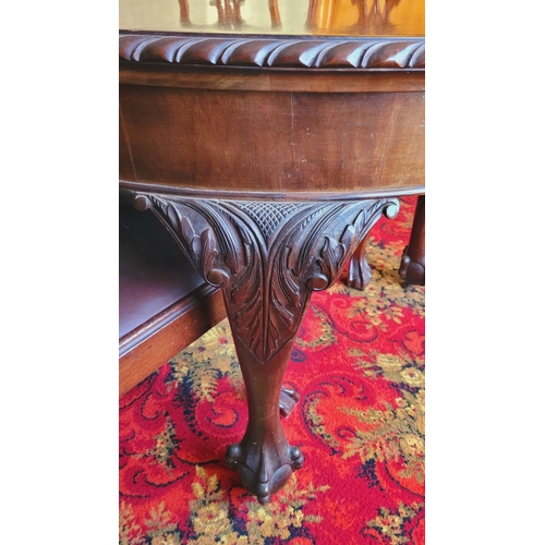 138 - A VERY GOOD 19TH CENTURY IRISH CHIPPENDALE STYLE SOLID QUALITY MAHOGANY OVAL SHAPED DINING TABLE, wi... 