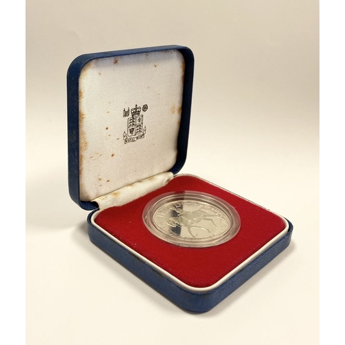 162 - A CASED 1977 SILVER JUBILEE SILVER PROOF CROWN, struck to commemorate the silver jubilee of Queen El... 