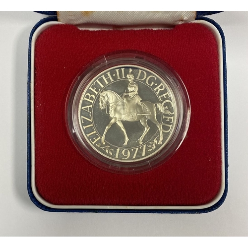 162 - A CASED 1977 SILVER JUBILEE SILVER PROOF CROWN, struck to commemorate the silver jubilee of Queen El... 