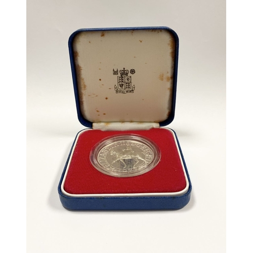 162 - A CASED 1977 SILVER JUBILEE SILVER PROOF CROWN, struck to commemorate the silver jubilee of Queen El... 