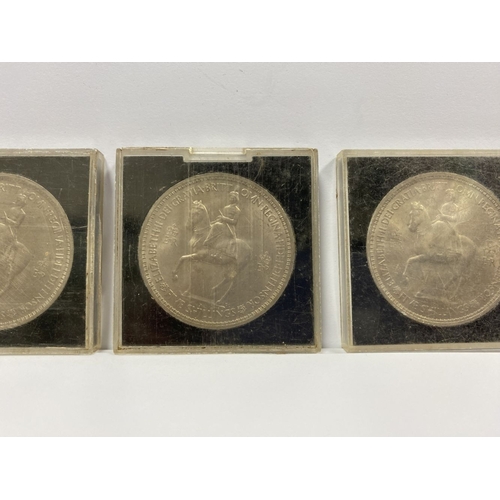 163 - SIX 1977 QUEEN ELIZABETH II SILVER JUBILEE COINS, four in protective cases. Condition as photographe... 