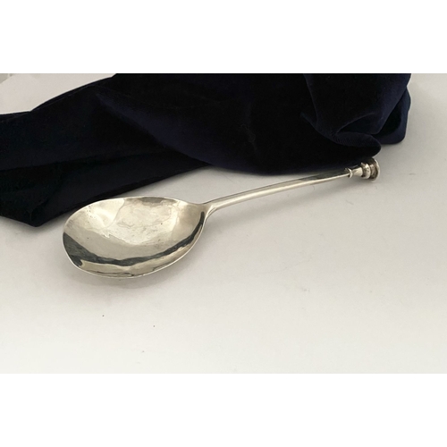 17 - AN EARLY GEORGIAN SEAL TOP SILVER SPOON, Hallmarked CTW, likely for Thomas & William Chawner, London... 