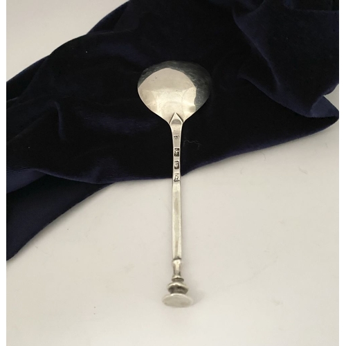 17 - AN EARLY GEORGIAN SEAL TOP SILVER SPOON, Hallmarked CTW, likely for Thomas & William Chawner, London... 