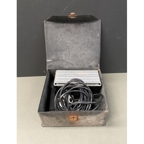 179 - A CASED VINTAGE PORTABLE VIDEO LIGHT, 1000 w, 220-250 v. Complete with fittings as photographed.