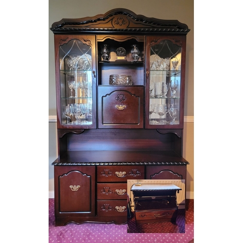 187 - A 20TH CENTURY GLAZED DISPLAY CASE UNIT, with a shaped pediment top over an open shelved section to ... 