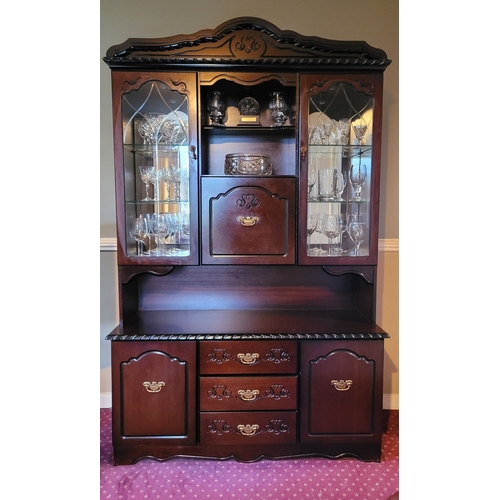 187 - A 20TH CENTURY GLAZED DISPLAY CASE UNIT, with a shaped pediment top over an open shelved section to ... 