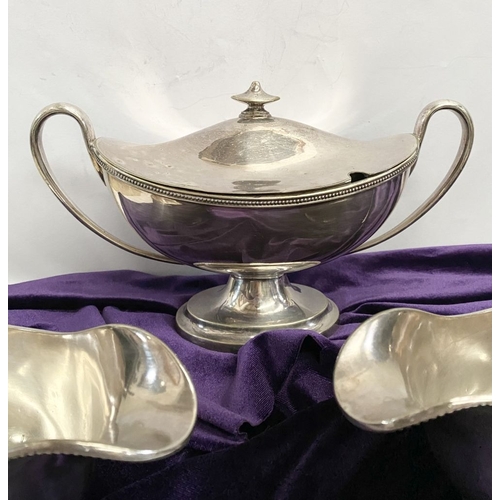 189 - A VINTAGE SILVER PLATED TUREEN AND PAIR OF SAUCE BOATS, each with beaded border to rim, the tureen w... 