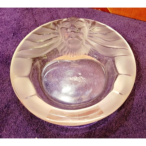 191 - A VINTAGE LALIQUE LION HEAD ASHTRAY / TRINKET TRAY, circa 1970s, etched Lalique France to the unders... 