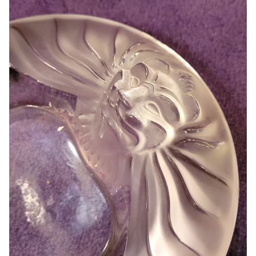 191 - A VINTAGE LALIQUE LION HEAD ASHTRAY / TRINKET TRAY, circa 1970s, etched Lalique France to the unders... 