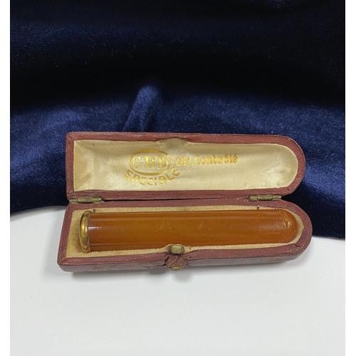 23 - A VINTAGE FRENCH CASED 9CT YELLOW GOLD CIGARETTE HOLDER, amber with gold mounted top, marks rubbed, ... 