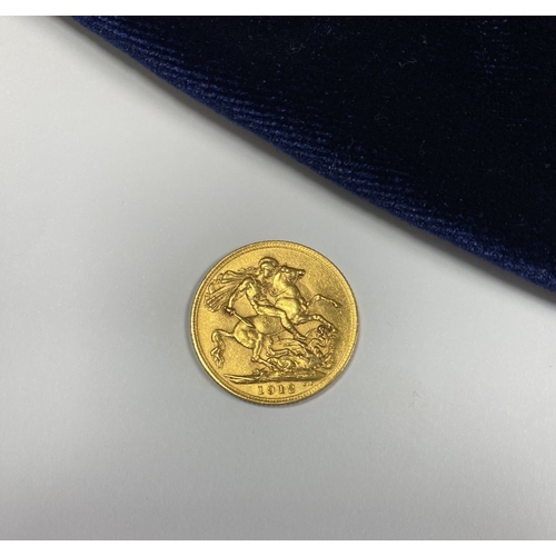 27 - A 1912 GOLD SOVEREIGN GEORGE V, dimensions: 22.05mm. Weight: 8g approx. Condition: as photographed