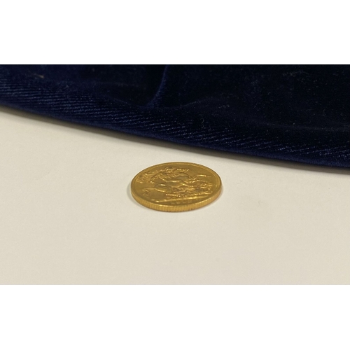 27 - A 1912 GOLD SOVEREIGN GEORGE V, dimensions: 22.05mm. Weight: 8g approx. Condition: as photographed