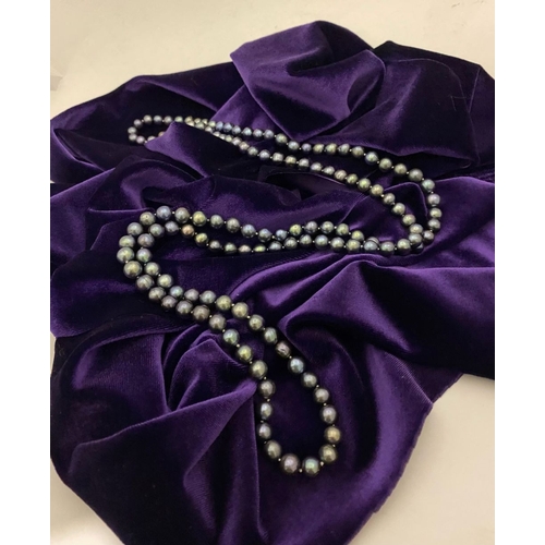 28 - A BEAUTIFUL PEACOCK PEARL NECKLACE, long strand of vibrant peacock pearls. Dimensions: 54.5cm long a... 