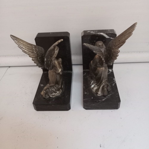 45 - A PAIR OF ART DECO WINGED ANGEL MANTELPIECE ORNAMENTS / BOOKENDS, Pair Art Deco circa 1930s, 12cm lo... 