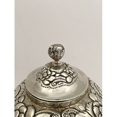 5 - AN EXCEPTIONAL & RARE GEORGIAN IRISH SILVER TEA CADDY, by William Nowlan, Dublin c.1826. Bulbous for... 