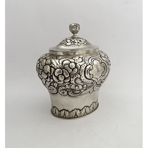 5 - AN EXCEPTIONAL & RARE GEORGIAN IRISH SILVER TEA CADDY, by William Nowlan, Dublin c.1826. Bulbous for... 