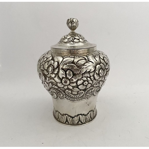 5 - AN EXCEPTIONAL & RARE GEORGIAN IRISH SILVER TEA CADDY, by William Nowlan, Dublin c.1826. Bulbous for... 