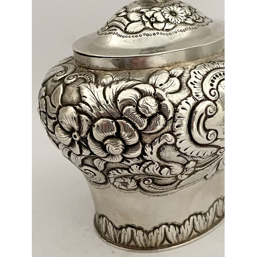 5 - AN EXCEPTIONAL & RARE GEORGIAN IRISH SILVER TEA CADDY, by William Nowlan, Dublin c.1826. Bulbous for... 