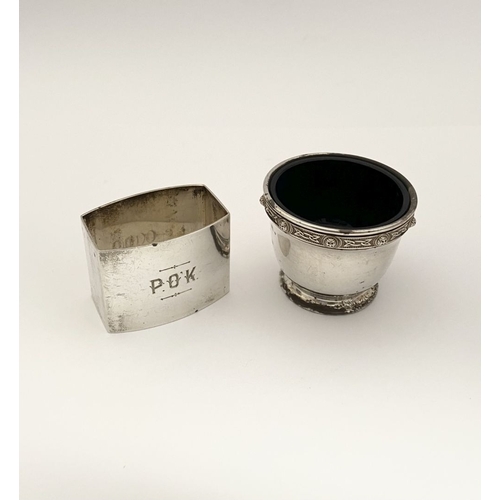 107 - AN EARLY 20TH CENTURY IRISH SILVER NAPKIN RING & SALT, (i) oval shaped napkin ring, Hallmarked Jewel... 