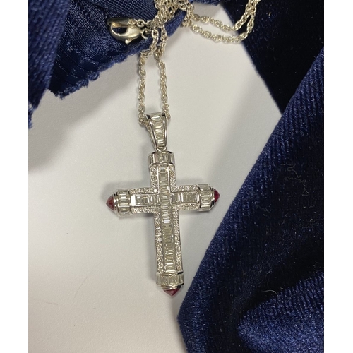 113 - AN 18CT DIAMOND & CABOCHON RUBY CROSS PENDANT NECKLACE, the pendant is set with baguette and round c... 