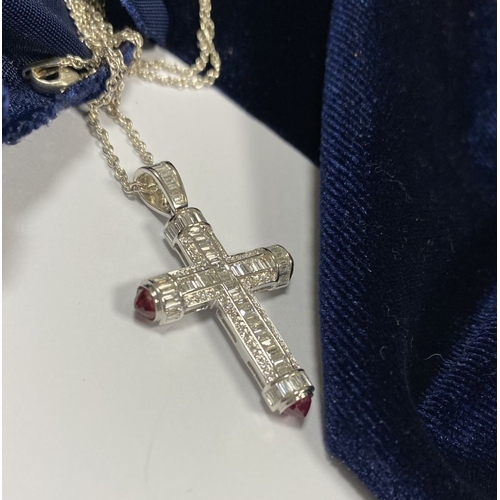 113 - AN 18CT DIAMOND & CABOCHON RUBY CROSS PENDANT NECKLACE, the pendant is set with baguette and round c... 