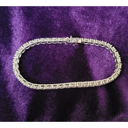 116 - AN 18CT WHITE GOLD DIAMOND TENNIS BRACELET, a lovely sparking diamond bracelet, with 24 stones set i... 