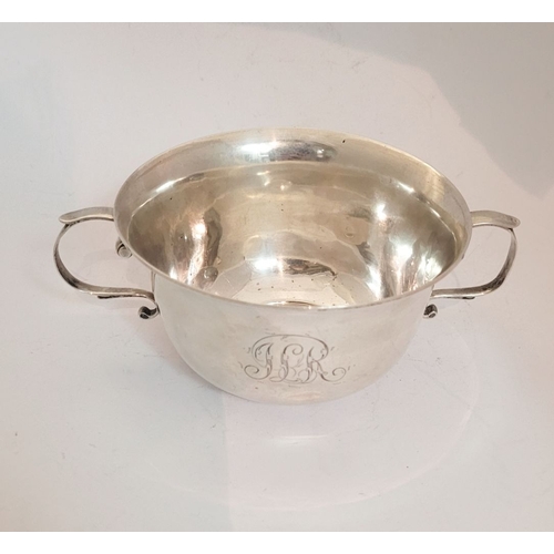 124 - AN EARLY 20TH CENTURY SILVER TWO HANDLED BOWL, Chester hallmarks, with a date letter of ‘B’ for 1902... 