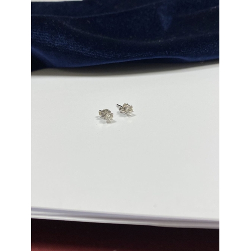 128 - A PAIR OF 18CT WHITE GOLD DIAMOND STUD EARRINGS, beautiful round cut diamonds in 18ct white gold set... 