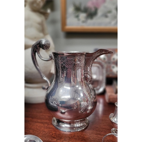 13 - A VERY FINE IRISH GEORGE II SOLID SILVER BEER JUG BY JOHN HAMILTON, circa 1730s, of Dublin. The jug ... 