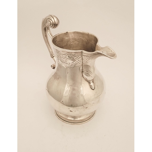 13 - A VERY FINE IRISH GEORGE II SOLID SILVER BEER JUG BY JOHN HAMILTON, circa 1730s, of Dublin. The jug ... 