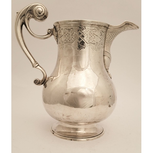 13 - A VERY FINE IRISH GEORGE II SOLID SILVER BEER JUG BY JOHN HAMILTON, circa 1730s, of Dublin. The jug ... 