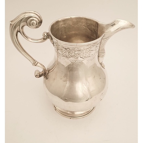 13 - A VERY FINE IRISH GEORGE II SOLID SILVER BEER JUG BY JOHN HAMILTON, circa 1730s, of Dublin. The jug ... 