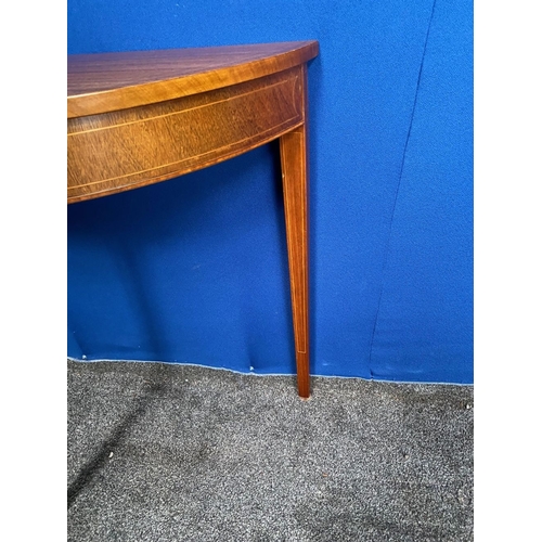 136 - A GOOD QUALITY MAHOGANY INLAID HALF MOON HALL/SIDE TABLE, with inlay to top, frieze and tapered legs... 