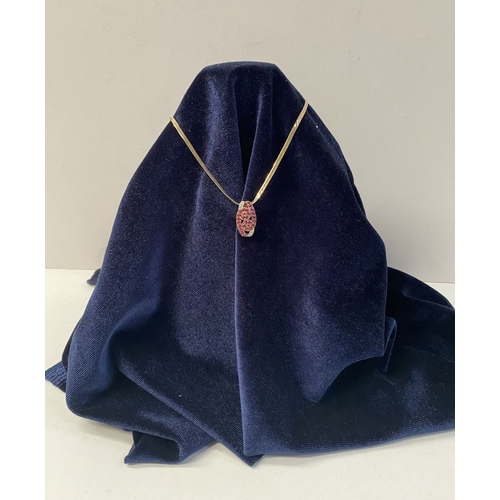 142 - A BEAUTIFUL 9CT YELLOW GOLD DIAMOND & RUBY ENCRUSTED PENDANT NECKLACE, the lovely pendant has a scro... 