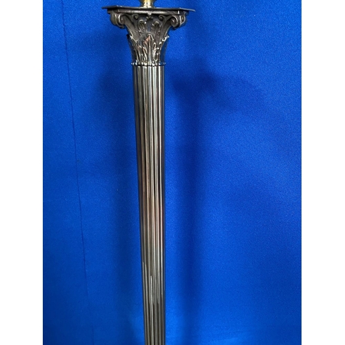 144 - A GOOD QUALITY BRASS CORINTHIAN COLUMN STANDARD LAMP, nice fluted support, raised on stepped base on... 