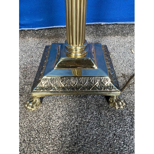 144 - A GOOD QUALITY BRASS CORINTHIAN COLUMN STANDARD LAMP, nice fluted support, raised on stepped base on... 