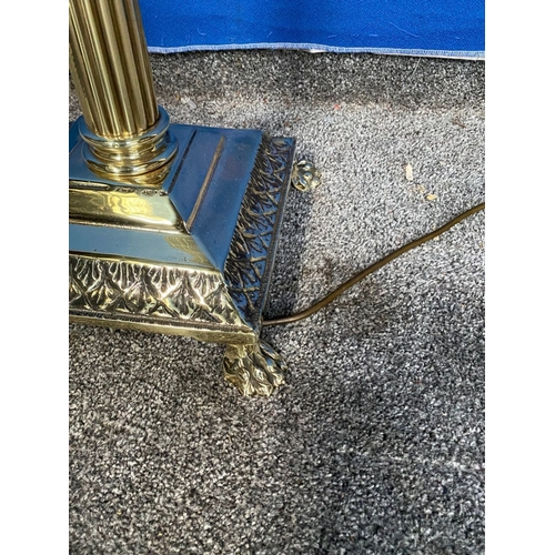 144 - A GOOD QUALITY BRASS CORINTHIAN COLUMN STANDARD LAMP, nice fluted support, raised on stepped base on... 