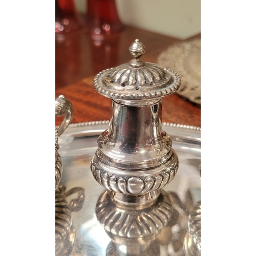 148 - A VERY GOOD QUALITY ANTIQUE STERLING SILVER CONDIMENT SET with silver tray, comprising of a blue lin... 