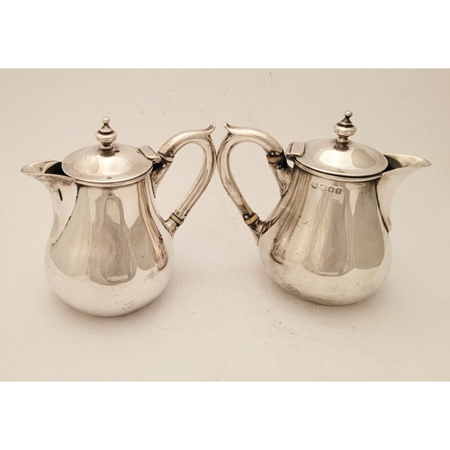 152 - A VERY FINE & GOOD QUALITY PAIR OF SILVER BREAKFAST TEAPOTS BY GOLDSMITHS & SILVERSMITHS CO. LTD, LO... 