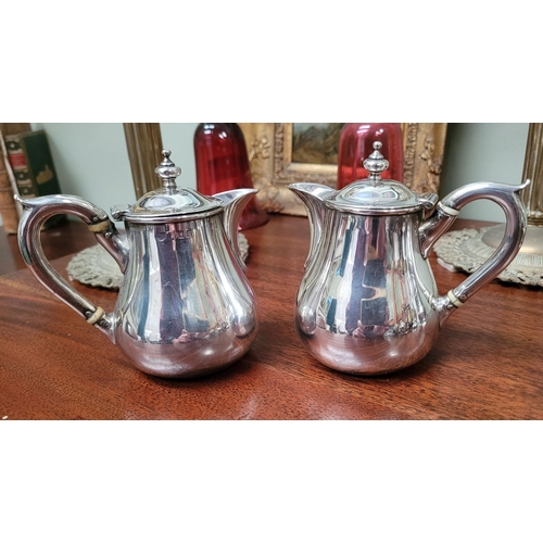 152 - A VERY FINE & GOOD QUALITY PAIR OF SILVER BREAKFAST TEAPOTS BY GOLDSMITHS & SILVERSMITHS CO. LTD, LO... 