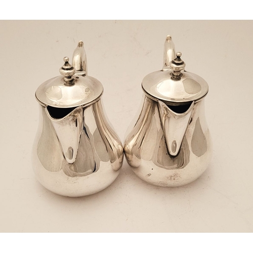 152 - A VERY FINE & GOOD QUALITY PAIR OF SILVER BREAKFAST TEAPOTS BY GOLDSMITHS & SILVERSMITHS CO. LTD, LO... 