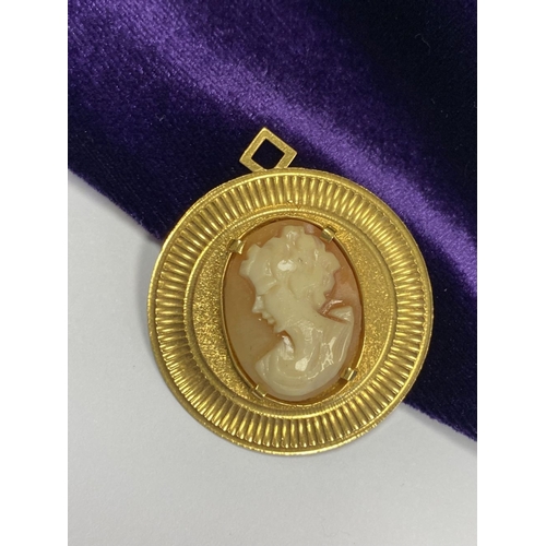 158 - A BEAUTIFUL 9CT YELLOW GOLD MOUNTED CAMEO PENDANT, with nicely carved oval cameo set on circular 9ct... 