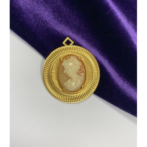 158 - A BEAUTIFUL 9CT YELLOW GOLD MOUNTED CAMEO PENDANT, with nicely carved oval cameo set on circular 9ct... 