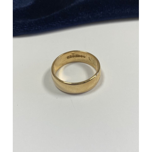 163 - A 9CT YELLOW GOLD BAND, hallmarked to interior with Makers mark H.S, London, 375. Ring size: T/U. We... 