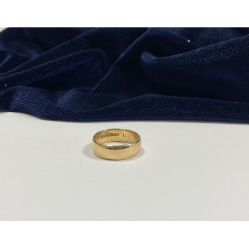 163 - A 9CT YELLOW GOLD BAND, hallmarked to interior with Makers mark H.S, London, 375. Ring size: T/U. We... 