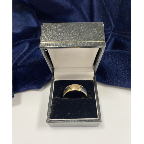 163 - A 9CT YELLOW GOLD BAND, hallmarked to interior with Makers mark H.S, London, 375. Ring size: T/U. We... 