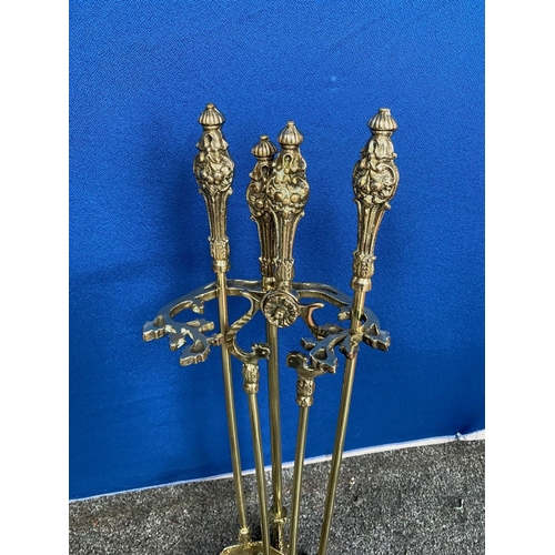 165 - AN EXCELLENT POLISHED BRASS FIRE COMPANION SET, to include shovel, poker and tongs on stand, all wit... 