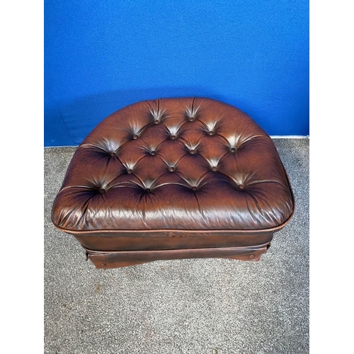 174 - A BROWN LEATHER FOOTSTOOL/OTTOMAN, nice deep button upholstery to top, leather surrounding covering ... 